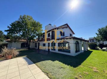 Casa · 360m² · 5 Ambientes · 5 Cocheras · Venta Casa en Aranjuez Country Club Apto Credito