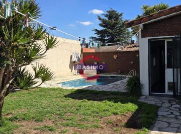 Casa · 161m² · 4 Ambientes · 2 Cocheras · Venta Excelente Casa 4 Ambientes con Jardín y Pileta en Carapachay