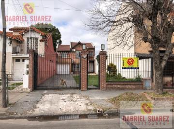 Casa · 110m² · 5 Ambientes · 2 Cocheras · Chalet en 2 Plantas con Terreno Libre, Pileta y Quincho - Terreno Pulmon