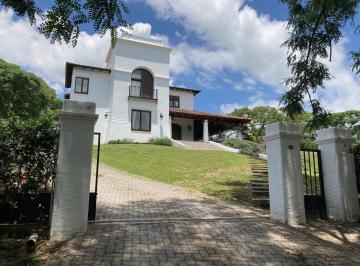 Casa · 279m² · 4 Ambientes · 2 Cocheras · Exc. Casa Vta 4 Dor Gge/suite/pileta/asador/jard La Aguada