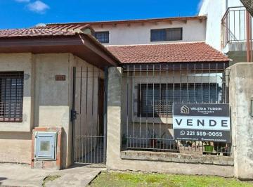 Casa · 153m² · 5 Ambientes · 3 Cocheras · Casa en Venta en Villa Elvira