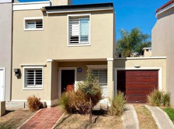 Casa de 6 ambientes, Córdoba · Venta - Dúplex en Solares de Santa María II, Dos Dorm. con Placards. Pileta