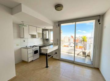 Imagen 1 - Amplio departamento de 1 dormitorio con balcón y ventilación cruzada en pleno centro. - · Amplio Departamento de 1 Dormitorio con Balcón y Ventilación Cruzada en Pleno Centro.