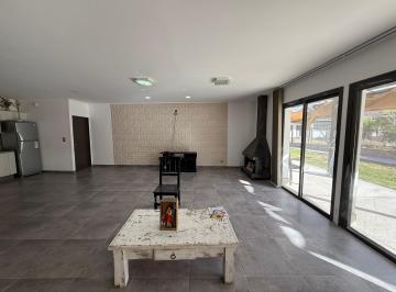 Casa de 6 ambientes, El Challao · Susolución Inmobiliaria Vende Hermosa y Amplia Casa en El Piedemonte