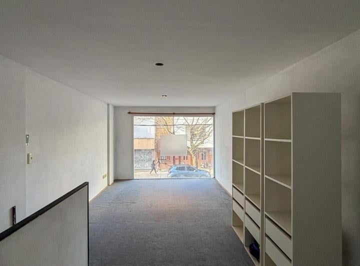 Local comercial · 64m²