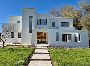 Casa · 290m² · 4 Ambientes · 5 Cocheras · Venta Casa Barrio San Matías