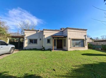Casa de 4 ambientes, Malvinas Argentinas · Muy Linda y Solida Casa de 150 m² en Una Planta Sobre Lote de 795 m²