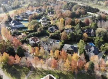 Terreno · 700m² · Lote en Venta en Barrio Privado Solar del Bosque - Canning