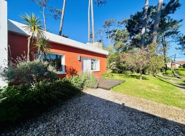 Casa · 158m² · 4 Ambientes · 2 Cocheras · Casa 3 Dorm. en Venta en Pinares a Una Cuadra y Media del Mar, Punta del Este