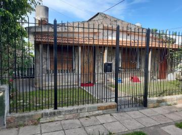 Casa de 3 ambientes, Moreno · Chalet + Dpto en Venta