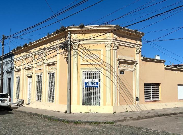 Casa · 250m² · 5 Ambientes · 1 Cochera