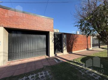 Casa · 147m² · 5 Ambientes · 1 Cochera · Venta Casa 5 Ambientes Ituzaingo Norte