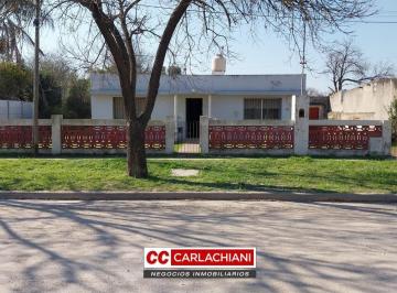 Casa · 152m² · 7 Ambientes · 1 Cochera · Casa en Las Rosas