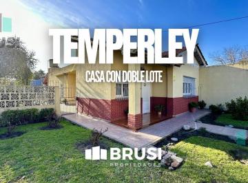 Casa · 134m² · 3 Ambientes · 1 Cochera · Casa en Venta en Temperley Sobre Lote Doble - Ideal Inversion