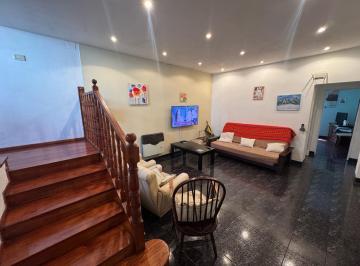 Casa · 108m² · 5 Ambientes · 1 Cochera · Casa con 3 Dorm., Patio y Terraza a La Venta en Martinez