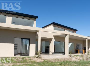 Casa · 253m² · 3 Dormitorios · Casa a Estrenar en Venta – Apart Club San Pedro (Barrio Privado)