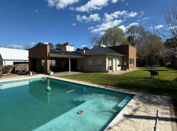 Casa · 147m² · 3 Dormitorios · 1 Cochera · Venta / Casa Moderna con Gas Natural / Sierra de Los Padres