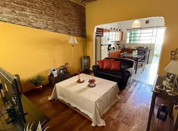Casa en venta de dos dormitorios - Rosario, Azcuénaga · Montevideo 5400 - Casa en Venta de Dos Dorm. Apto Crédito - Rosario, Azcuénaga