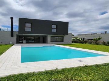 Casa · 288m² · 4 Ambientes · Impecable Casa 4 Amb con Piscina en Terralagos – Canning