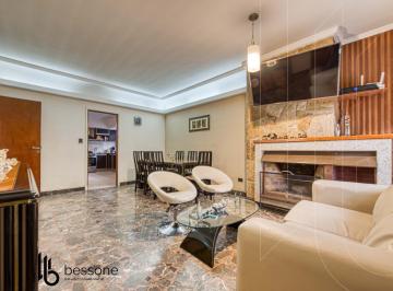 Casa · 140m² · 4 Ambientes · 1 Cochera · Casa en Chauvin