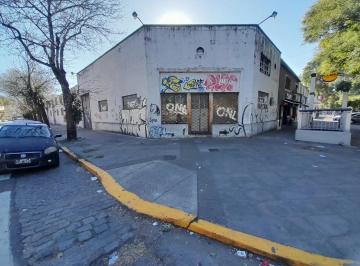 Bodega-Galpón · 1800m² · 1 Cochera · Alquiler de Tres Galpones 1.800 m² en Parque Patricios