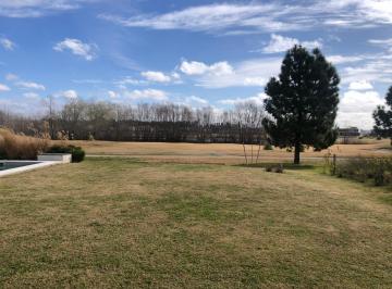 Casa · 334m² · 7 Ambientes · 4 Cocheras · Casa Venta 7 Ambientes Frente Al Golf en La Calesa Pilara Pilar