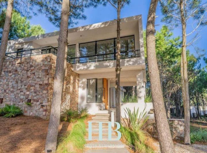 Casa · 230m² · 6 Ambientes