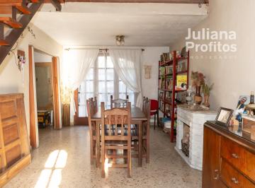 Casa · 114m² · 6 Ambientes · 1 Cochera · Venta Casa 6 Ambientes en La Zona de Temperley Excelente Propiedad de Dos Pisos!