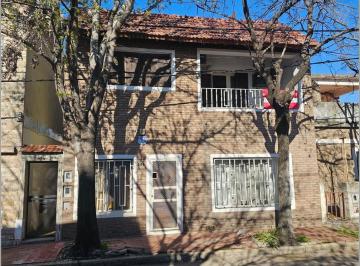 Casa · 137m² · 6 Ambientes · Casa de 2 Dorm. en Venta en Barrio Sarmiento. Excelente Estado. Para Habitar. Oportunidad