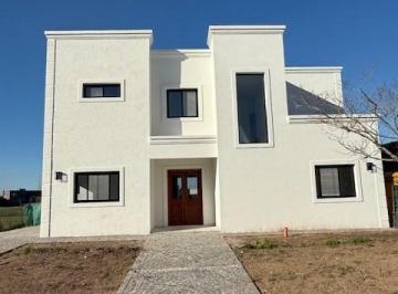Casa · 214m² · 4 Ambientes · 1 Cochera · Casa en Venta en San Matias, Escobar, G. B. a. Zona Norte