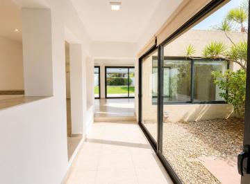 Terreno · 256m² · 6 Ambientes · Gran Casa 4 D. Patio y Pileta, Apto Centro de Salud - Venta