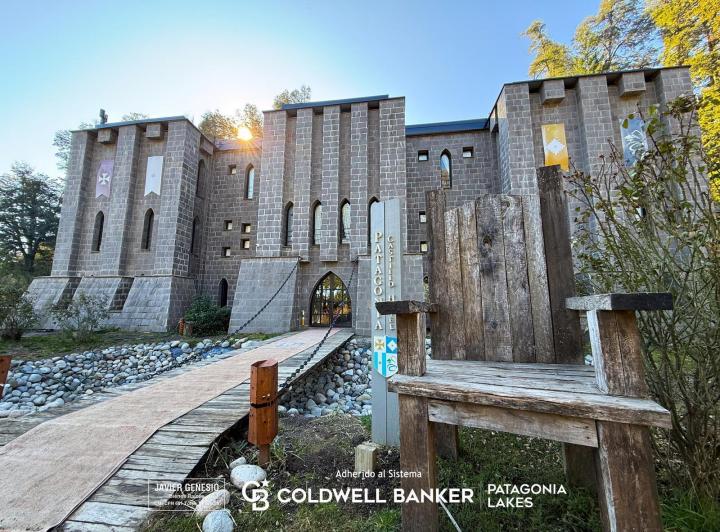Hotel · 895m² · 23 Ambientes