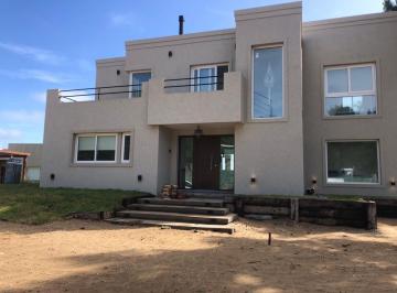 Casa de 5 ambientes, Costa Esmeralda · Senderos IV 346 P/10 Pax C/pileta, 4 Dorm, 2 de Ellos en Suite