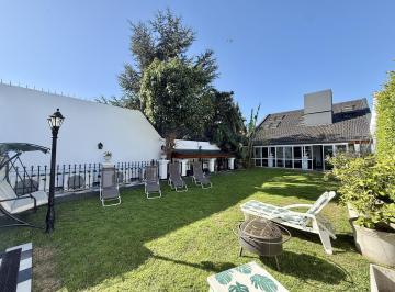 Casa · 375m² · 6 Ambientes · 5 Cocheras · Casa en Venta de 6 Ambientes en Olivos con 5 Cocheras Cubiertas