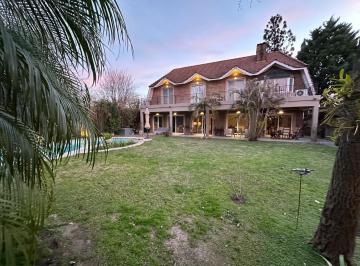 Casa de 7 ambientes, San Isidro · Impecable 4 Dorm - Play - Gran Jardin - Quincho y Pileta