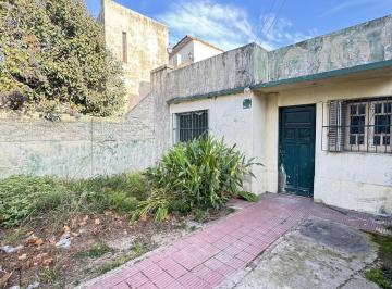 Casa · 90m² · 5 Ambientes · 1 Cochera · Casa en Venta de 3 Amb en Lanus