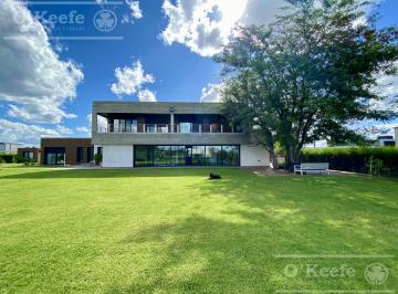 Casa · 653m² · 7 Ambientes · 2 Cocheras · Casa en Venta en Greenville de 7 Ambientes con Pileta con Detalles de Categoria!