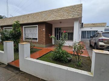Casa · 393m² · 6 Ambientes · 1 Cochera · Venta Casa 3 Dorm. en Monje Cochera y Patio