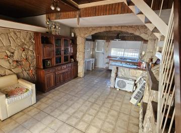 Casa · 118m² · 5 Ambientes · Venta Casa Pa 3 Dorm. con Terraza, Quincho y Espacios Amplios en Planta Alta Barrio Alberdi