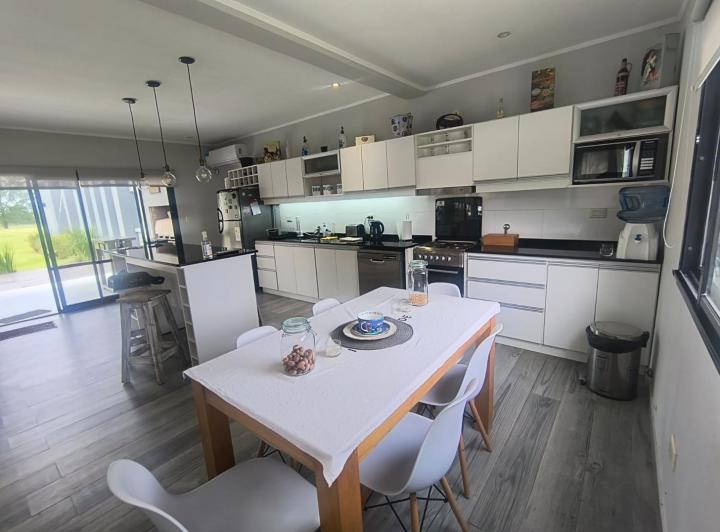 Casa · 253m² · 5 Ambientes