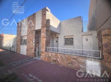 Casa · 113m² · 3 Ambientes · Venta Casa Al Frente en Barrio La Florida de 2 Dorm. con Patio y Terraza.