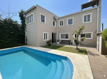 Casa · 135m² · 4 Ambientes · 3 Cocheras · Venta Casa 4 Ambientes con Pileta en Barrio Caisamar