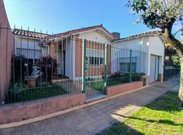 Casa de 4 ambientes, Lomas de Zamora · Chalet de 4 Ambientes en Muy Buen Estado - Anibal Ponce 1100