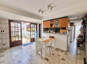 Casa · 191m² · 6 Ambientes · 1 Cochera · Chalet de 6 Ambientes en Venta en Ramos Mejia