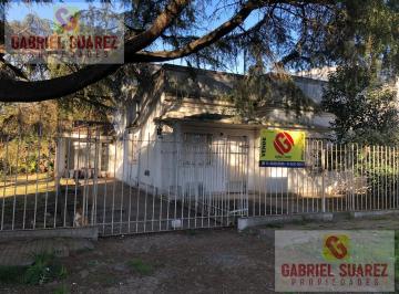 Casa · 110m² · 4 Ambientes · 2 Cocheras · Casa a Refaccionar con Terreno Libre 410 m² - Galpon a Refaccionar Atras con Fosa