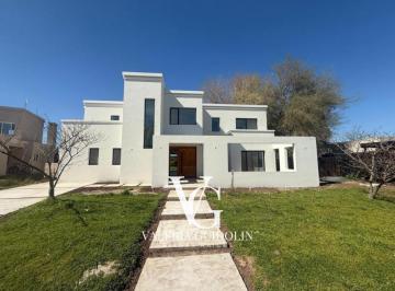 Casa · 800m² · 5 Ambientes · 2 Cocheras · Casa a Estrenar en San Matias