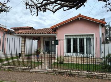 Casa de 8 ambientes, Quilmes · Quilmes Oeste, 1ro de Mayo 2 Propiedades en Muy Buen Estado