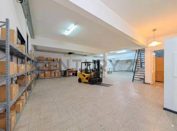 Local comercial · 468m² · 8 Ambientes · 3 Cocheras · Deposito y Oficinas - PH de 3 Dorm. - Terraza - Cocheras - Republica de La Sexta