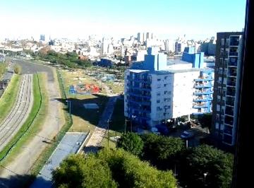 Departamento de 2 ambientes, La Boca · 2 Ambientes Piso Alto con Balcón – Muy Luminoso – Parque Lezama / Argerich