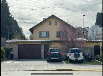 Casa · 472m² · 19 Ambientes · 3 Cocheras · Venta Dos Casas, Una 4 Ambientes, Otra 8 Departamentos de 1 y 2 Ambientes en El Centro de Bariloche